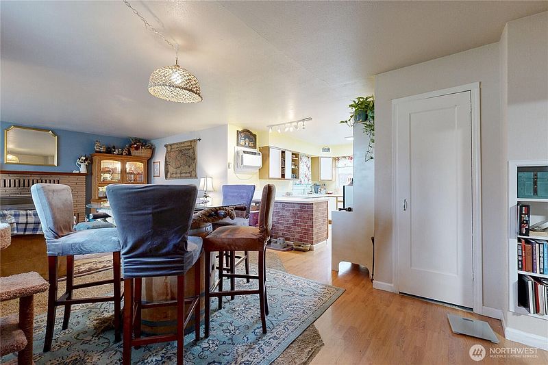 3rd image of 530 SW 4th Street