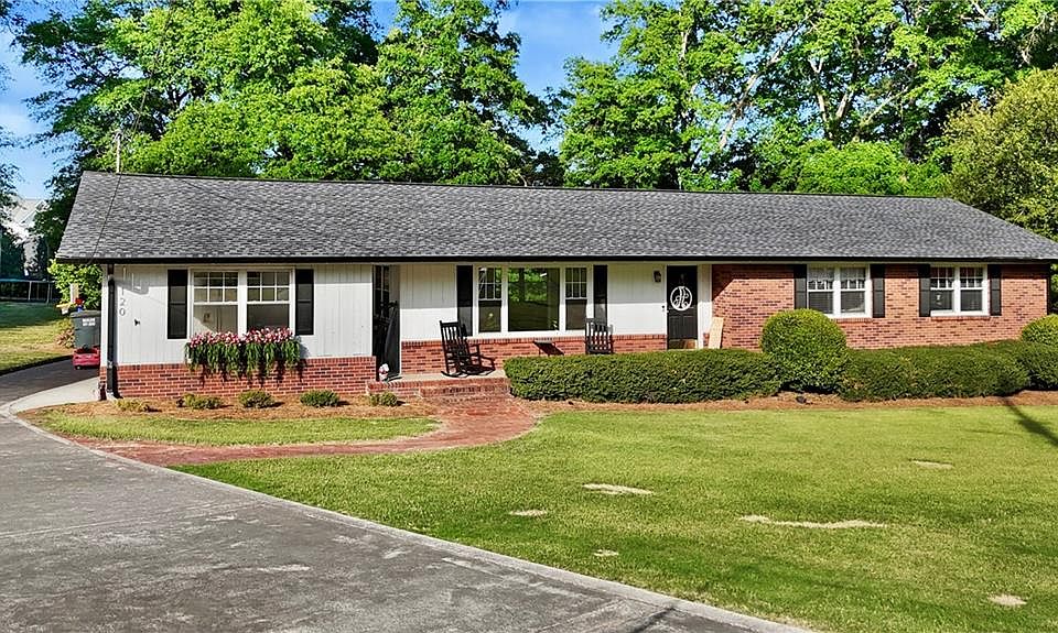 1st image of 120 Valley Cir