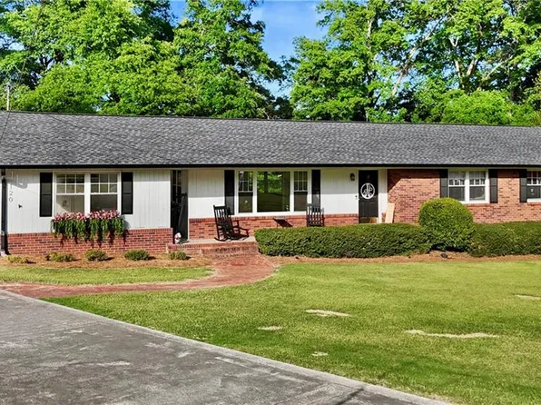 120 Valley Cir, Calhoun, GA 30701