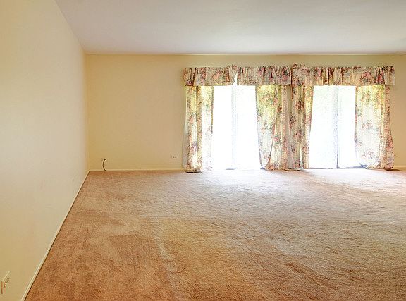 3rd image of 1120 Woodbury Ln APT B1