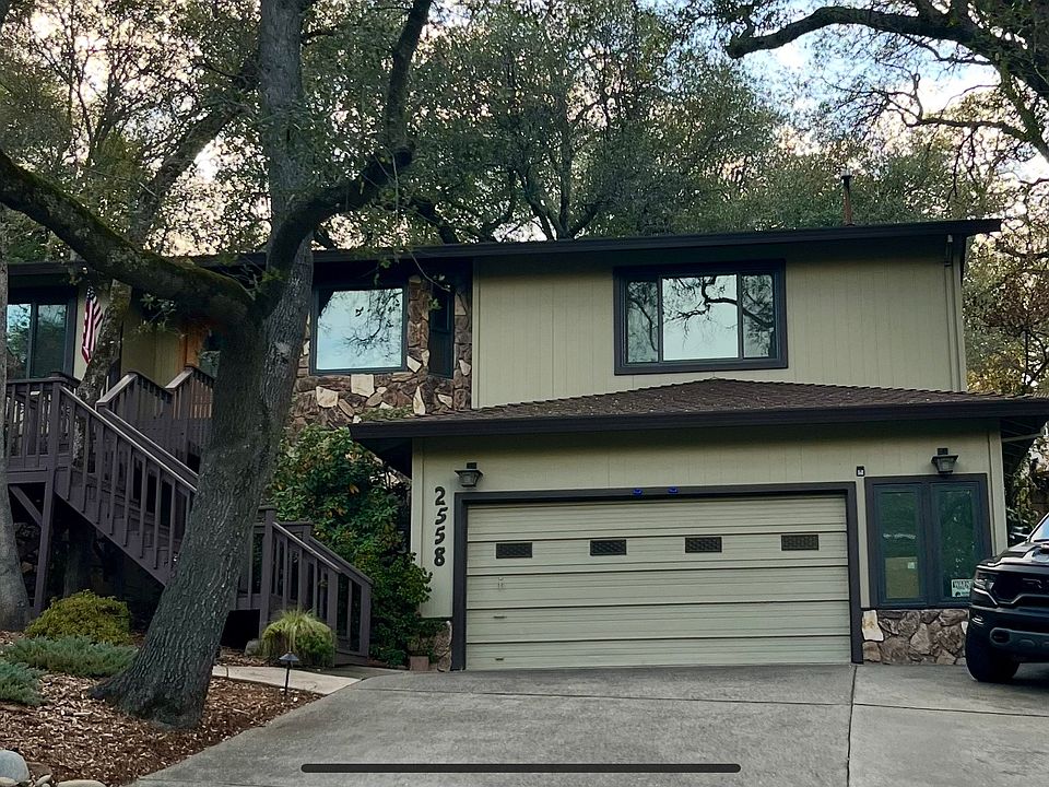 1st image of 2558 Crown Dr