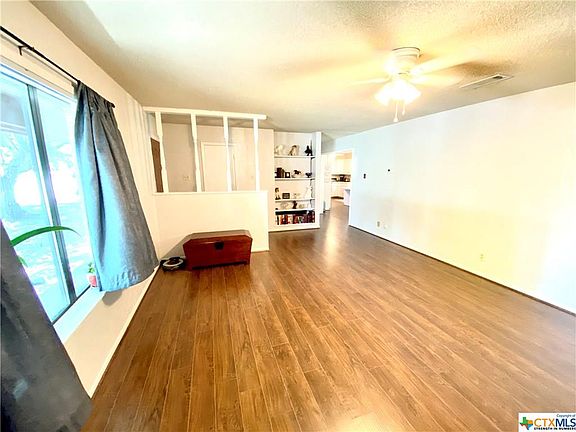 2nd image of 206 Valley View Dr