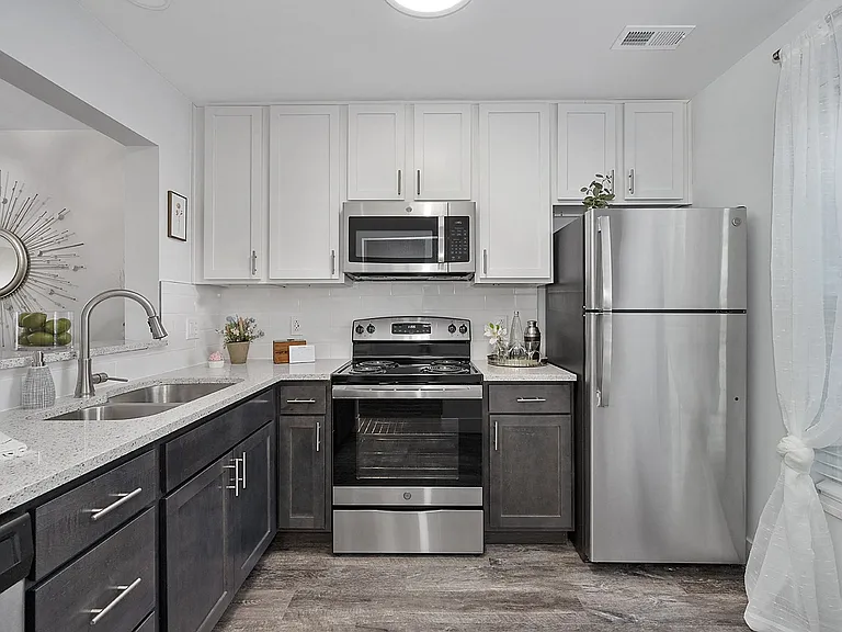 Ivy Hills Living Spaces — Photo 141