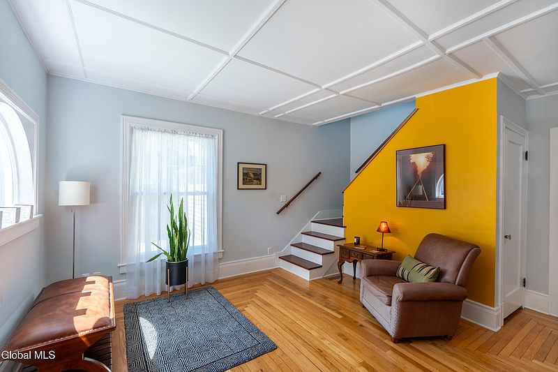 3rd image of 17 York Avenue