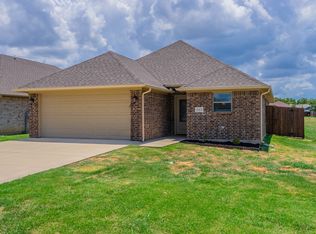 513 Copenhavr St, Pilot Point, TX 76258