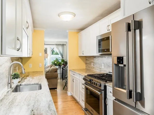 38 Kimball Ave Unit 5, Ipswich, MA 01938