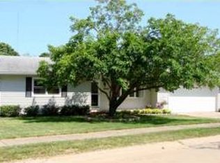 2845 Willow Dr, Bettendorf, IA 52722