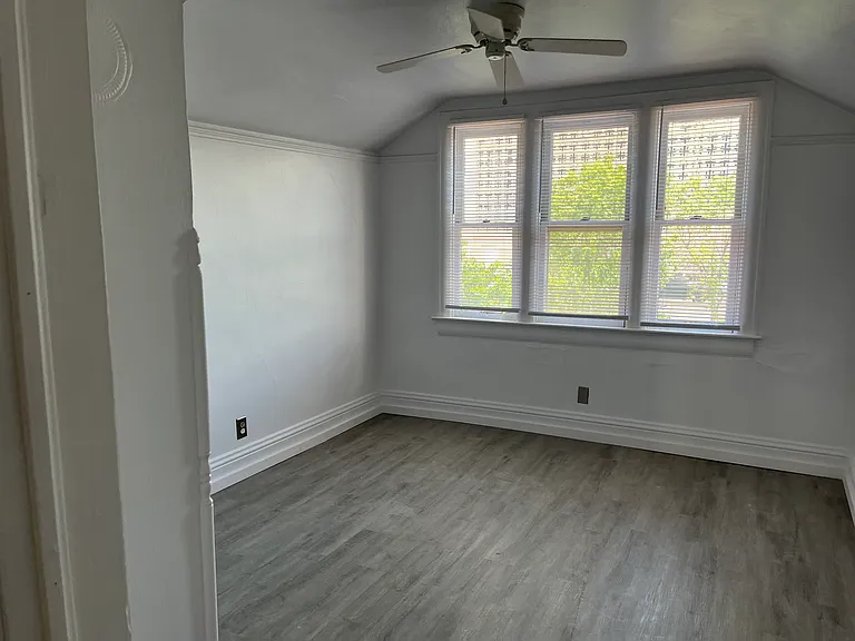 2 story 2 Bed / 2 Bath Charming Dowtown Cottage - Just-Renovated — Photo 5