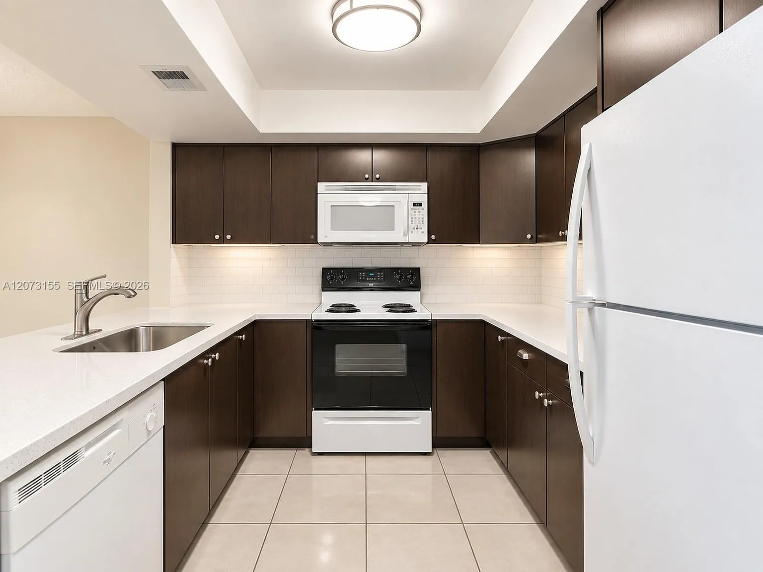 Kenland Pointe Condo Iv — Photo 2