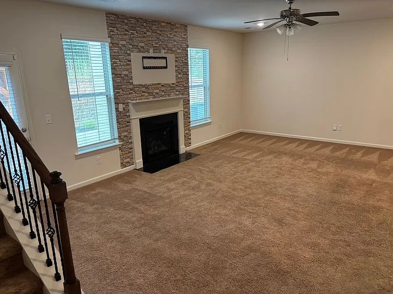 333 Emporia Loop — Photo 8