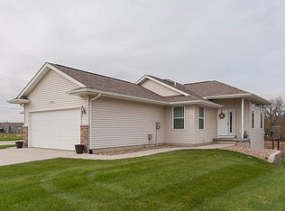 3105 Blackberry Cir SW, Cedar Rapids, IA 52404