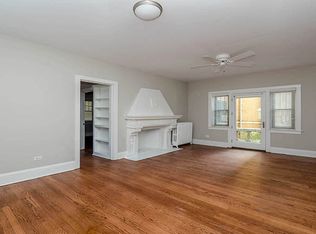 718 W Irving Park Rd #2601, Chicago, IL 60613