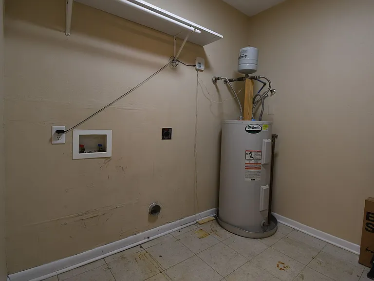 2529 Westminster Dr — Photo 24