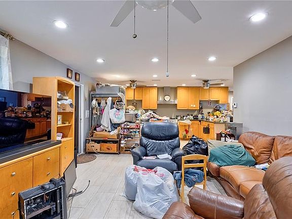 4th image of 410 NE 6th Ave