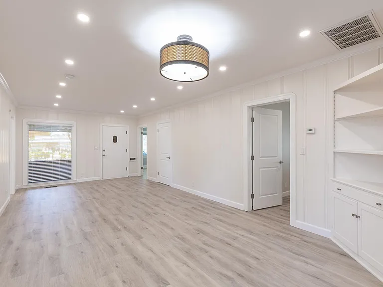 1032 Pueblo Ave — Photo 4