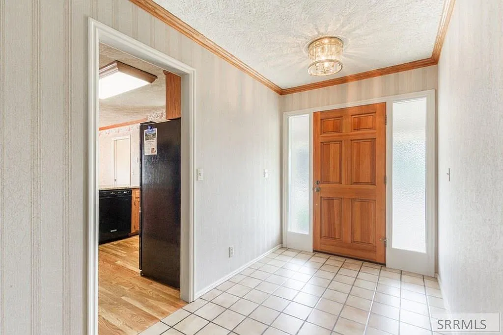 5 bed, 3098 sqft, $2,600 — Photo 1