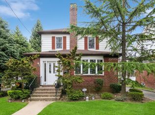 1547 Moffitt Ave, Hewlett, NY 11557