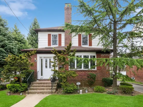 1547 Moffitt Avenue, Hewlett, NY 11557