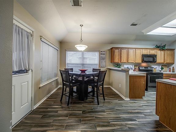 3rd image of 4819 Mission Lake Ct