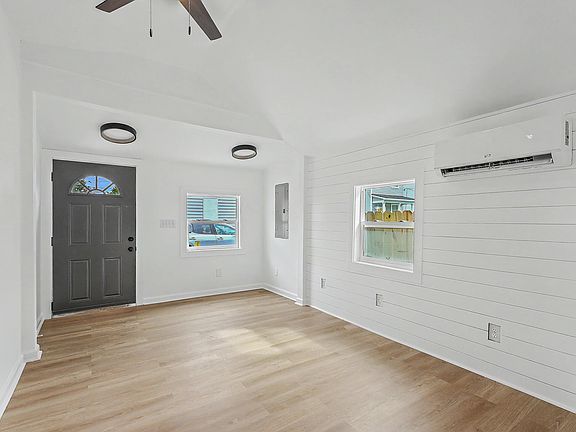 5th image of 2055 Beech Ave