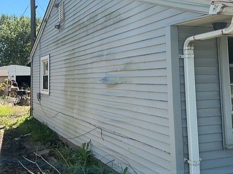 4th image of 743 N Indiana St