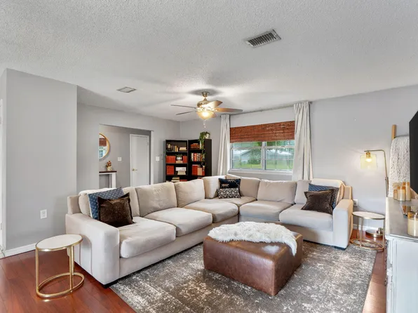 5 Lakeview Dr, Mary Esther, FL 32569