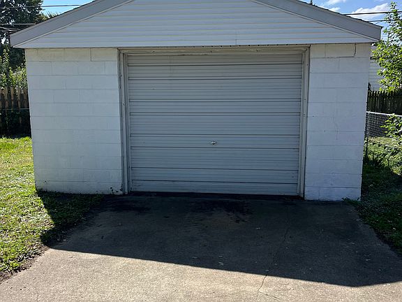 2nd image of 252 E Lincoln Ave