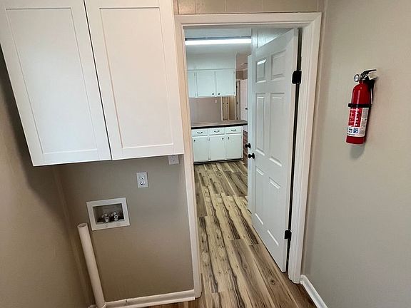 4th image of 655 Beach Rd
