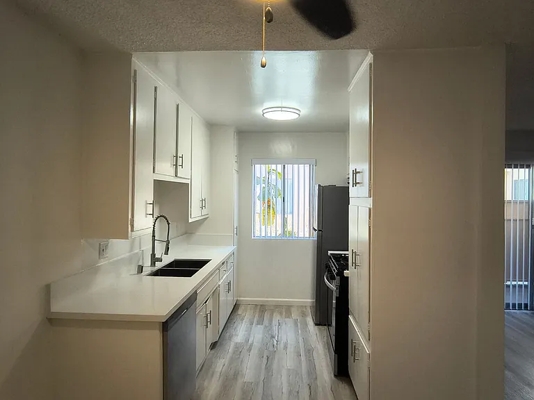 650 Westmount Drive — Photo 10