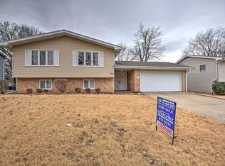 3901 Greenridge Dr, Decatur, IL 62526