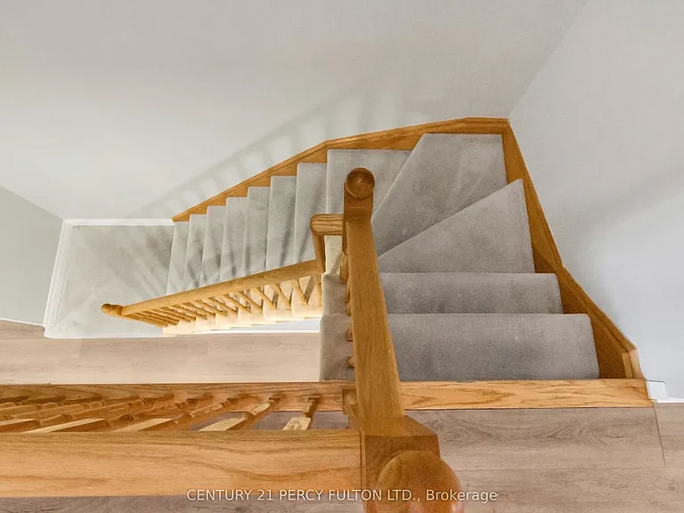 19 Odessa Cres — Photo 26
