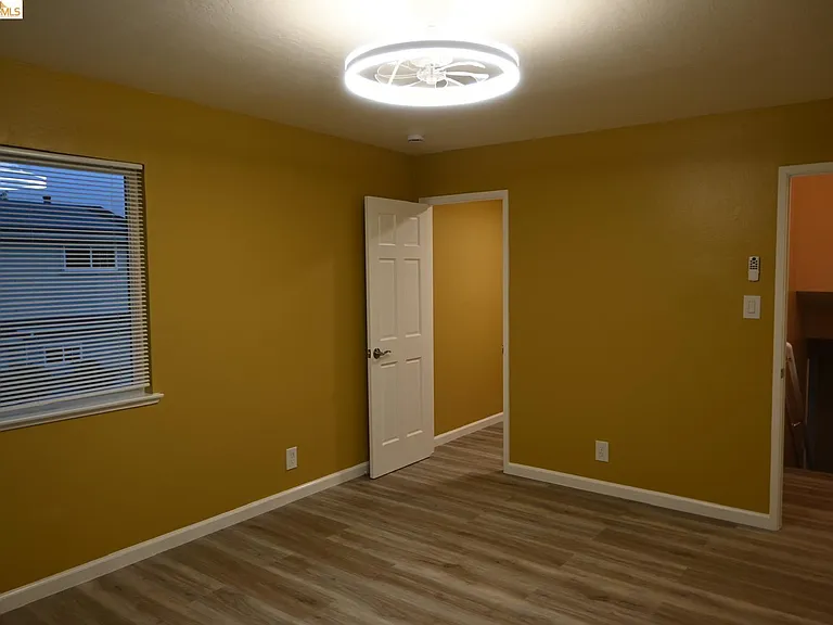 1316 Russell St — Photo 16
