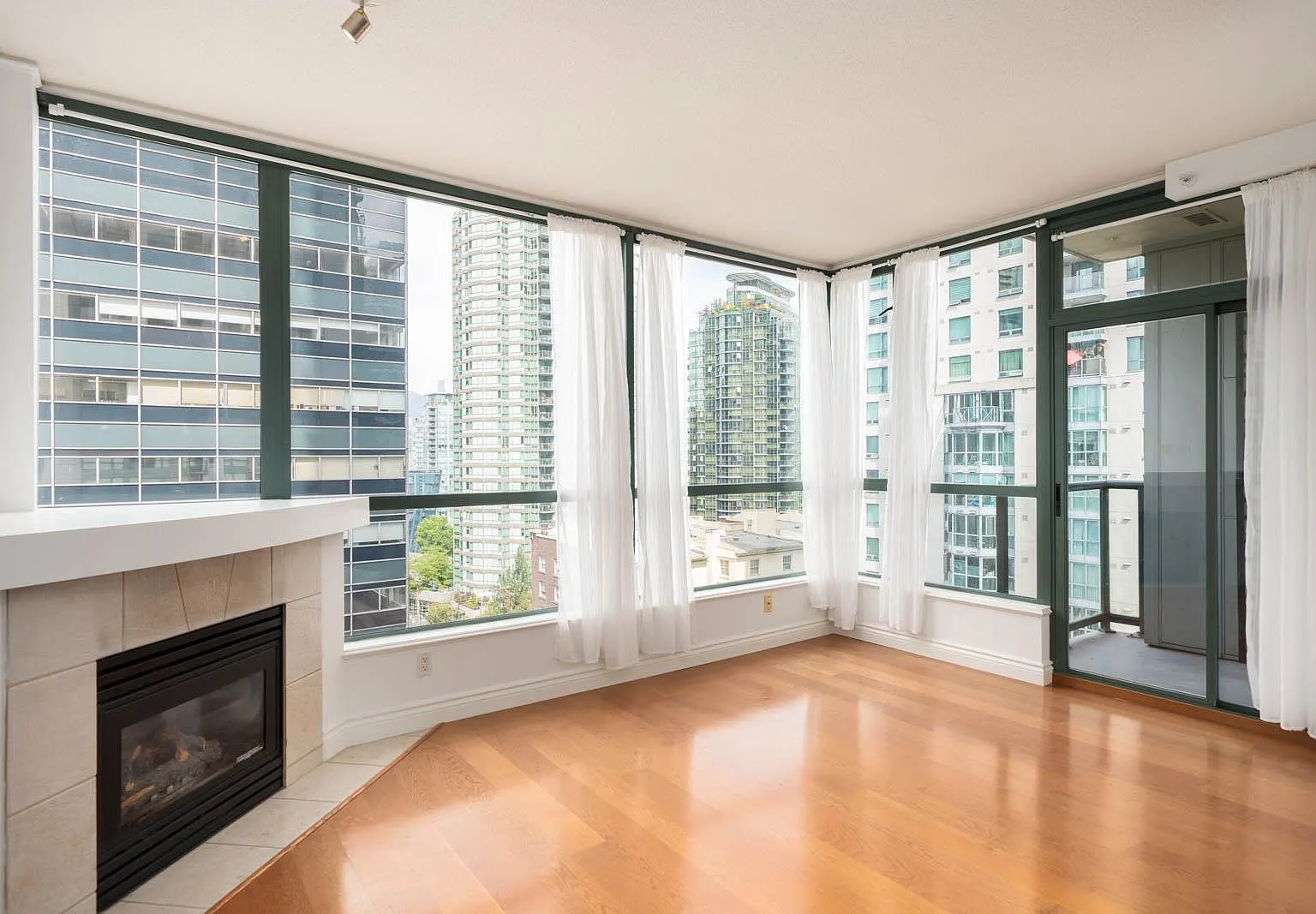 1 bed, 612 sqft, $2,450 — Photo 4