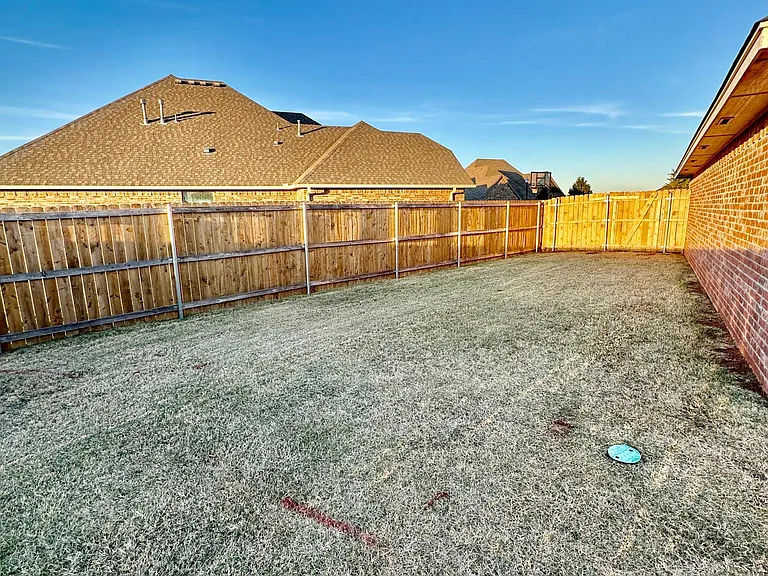 18537 Haslemere Ln — Photo 37