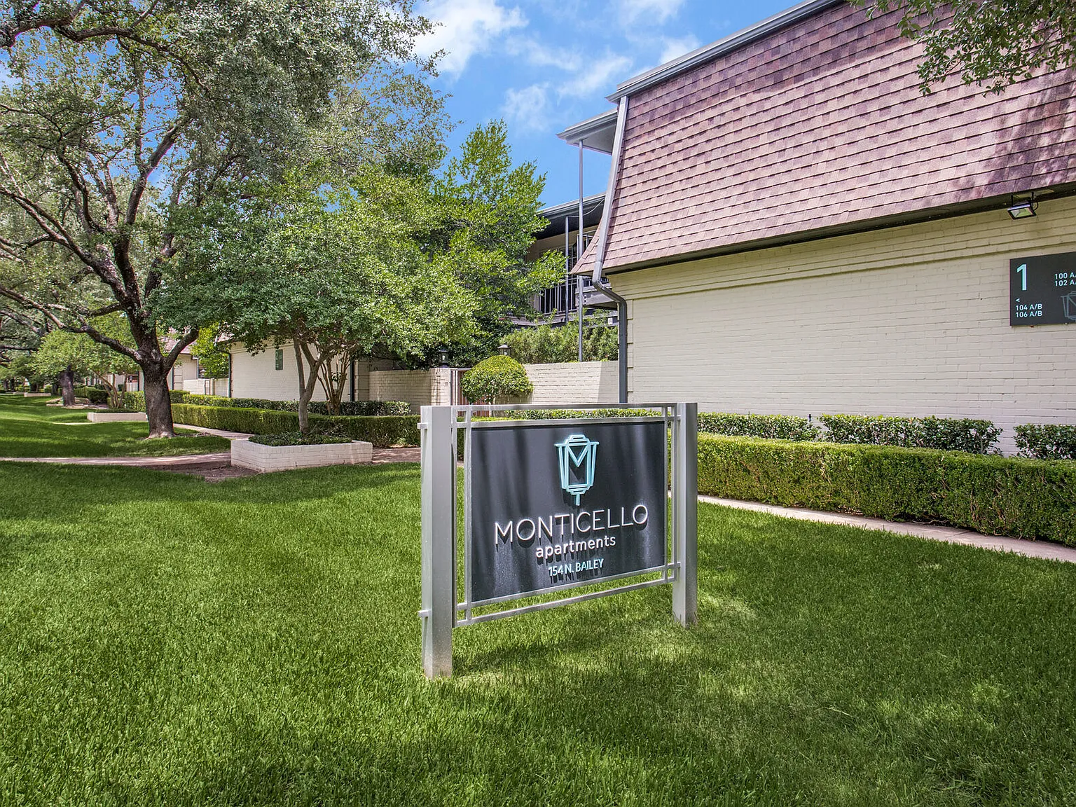 Monticello Apartments — Photo 1