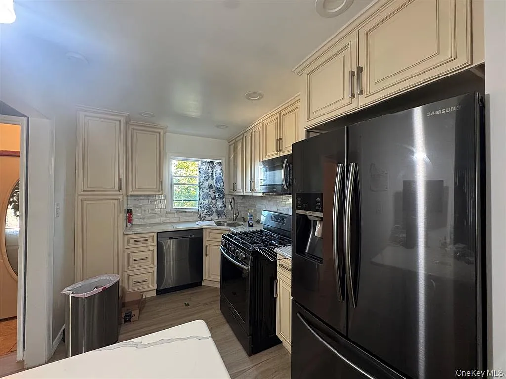 1 bed, 1050 sqft, $1,000 — Photo 2