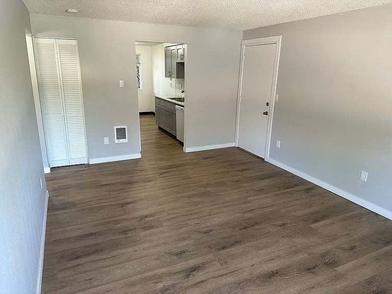 Meadow Creek Apartments — Photo 17