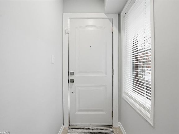 5th image of 2464 Post Rd #13