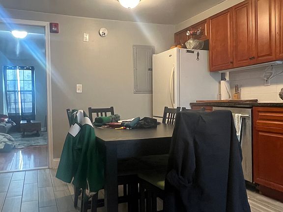 3rd image of 2319 Fairmount Ave #3