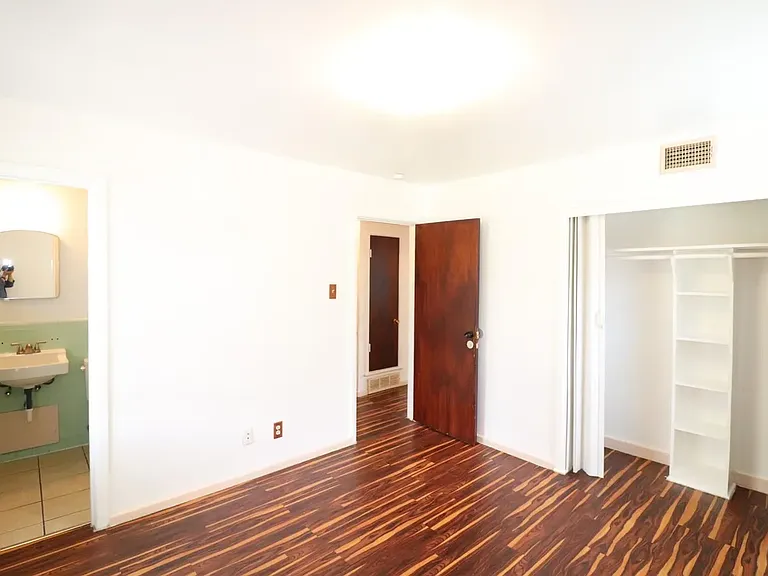 9107 Rustown Dr — Photo 15