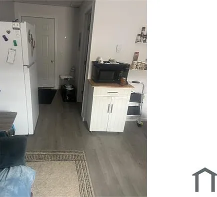 1 bed, 300 sqft, $785 — Photo 2