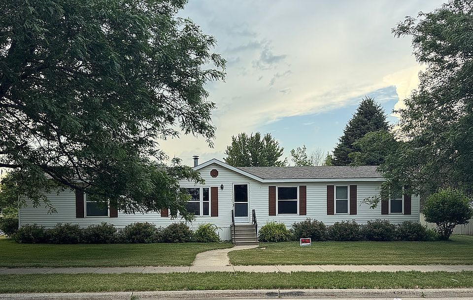 1st image of 700 N Redbird Pl