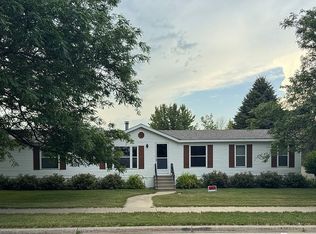 700 N Redbird Pl, Sioux Falls, SD 57107