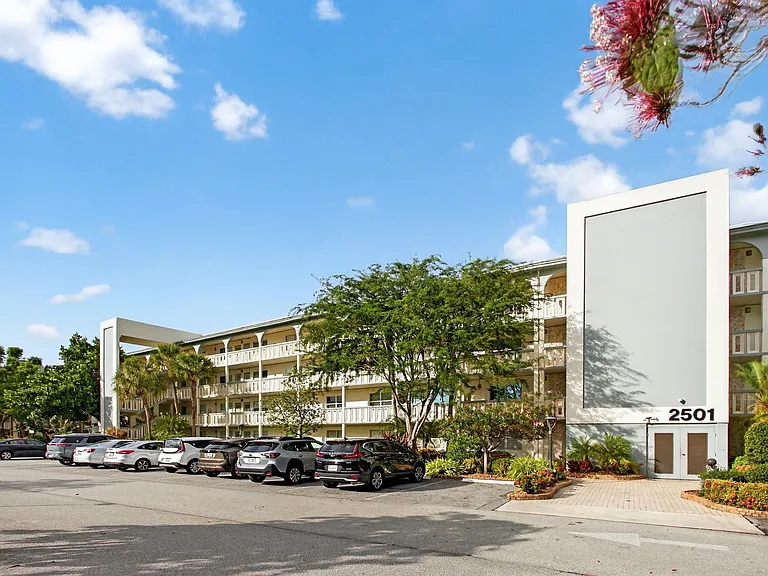 2501 Antigua Ter #D1 — Photo 33