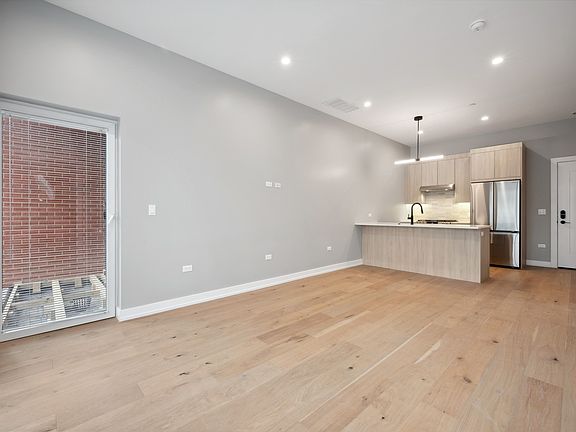 3rd image of 7006 N Glenwood Ave #1B-1Ba-640Sqft
