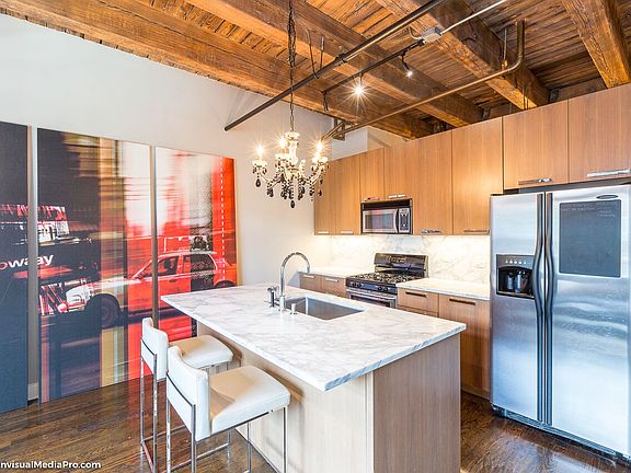 Kitchen / Island