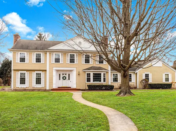 18665 Le Chateau DRIVE, Brookfield, WI 53045