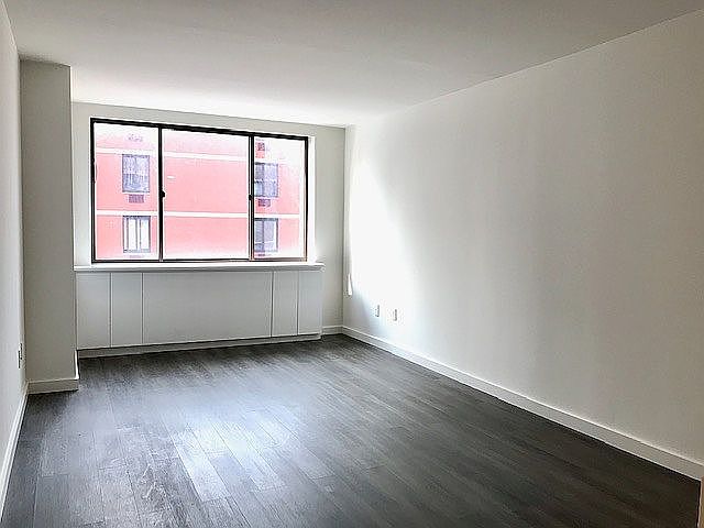 1st image of 520 W 43rd St APT 25G