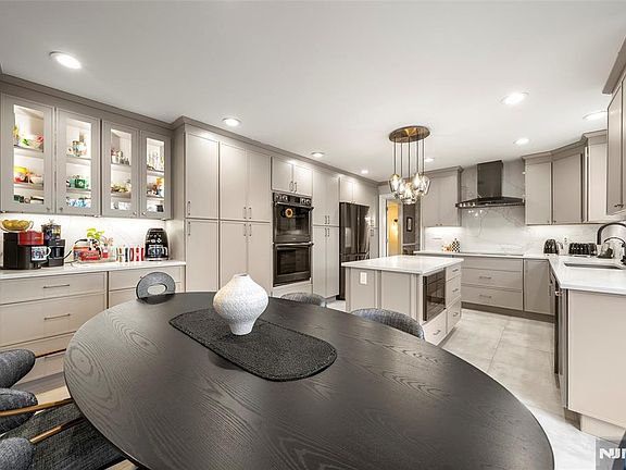 4th image of 639 Pawnee Ln