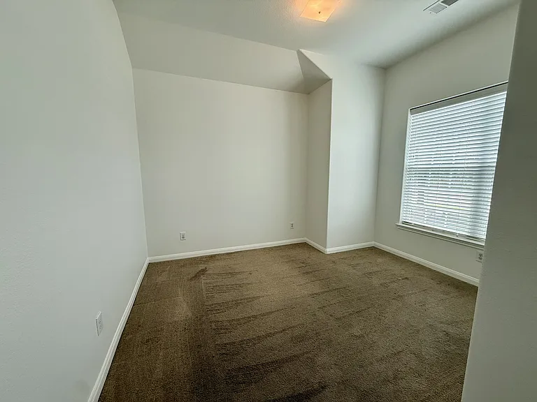 205 Oriole Dr — Photo 4